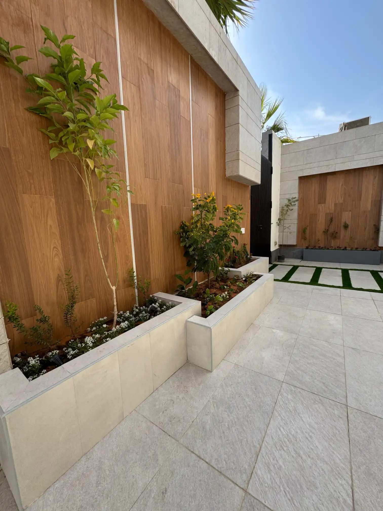 ياسمين جاردين: سطور إبداعنا في عالم تنسيق الحدائق بجدة